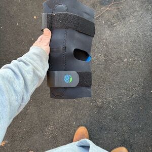 Advanced Ortho Deluxe Hinged Knee Brace like new